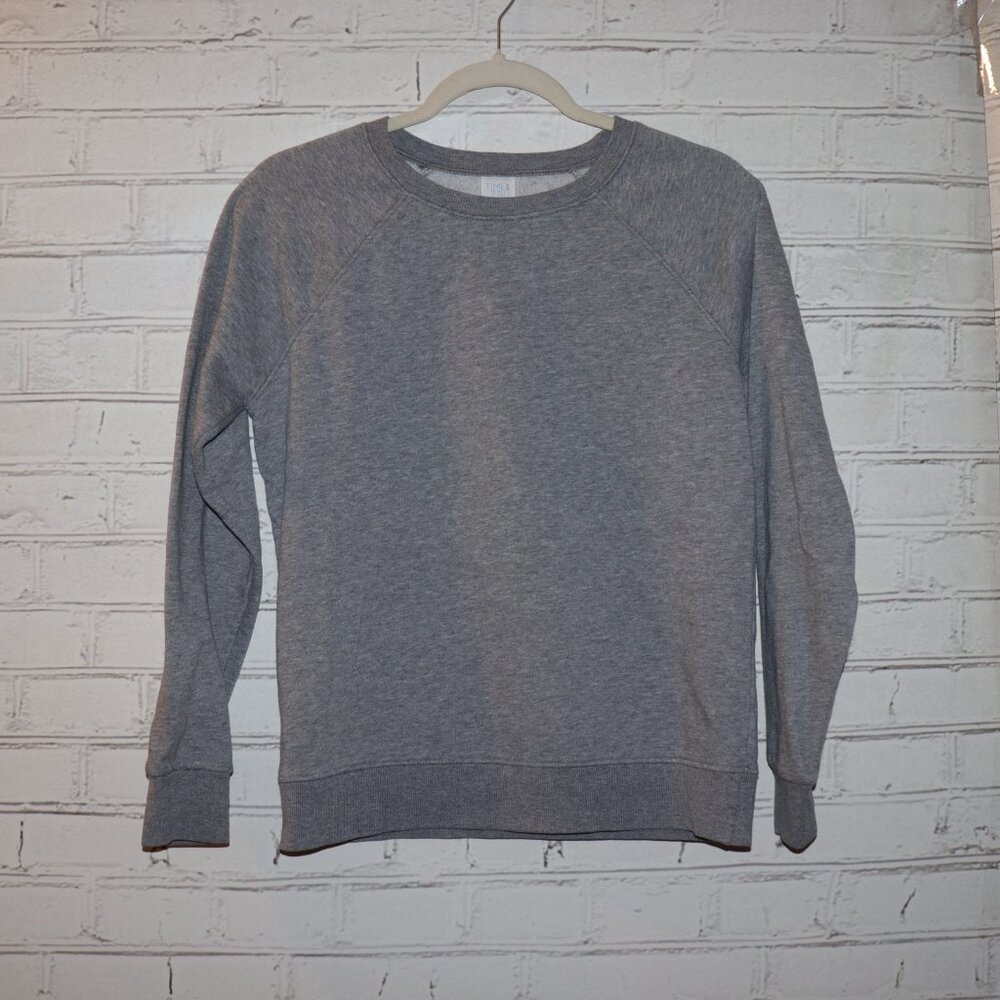 🌫️ Time & Tru Gray Crew Neck Sweater · Size Small · cozy basics & everyday